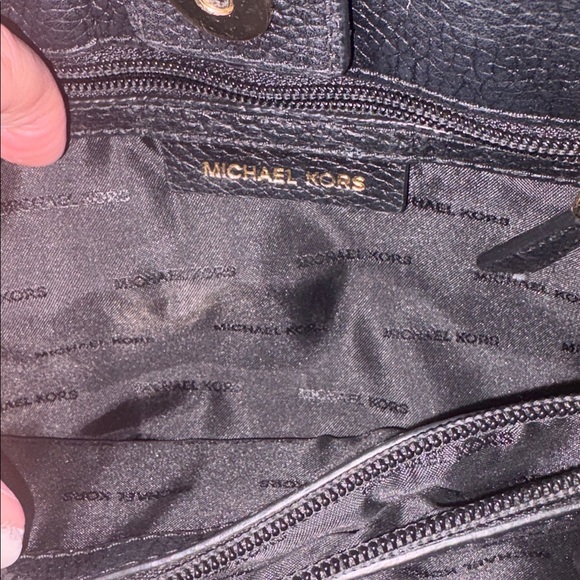 Michael Kors Black Shoulder Bag with Gold Chain - Picture 15 of 16